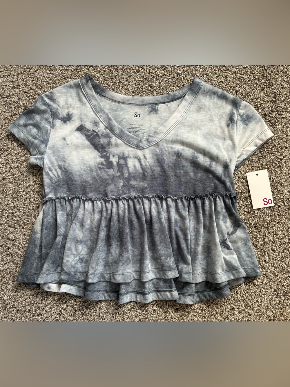 🏈 NWT $19 SO Gray Tie-Dye Ruffle Hem Crop Top